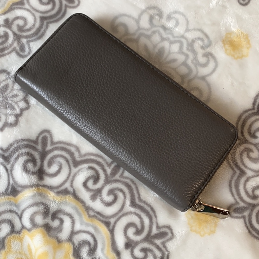 Marc Jacob’s Wallet - Picture 6 of 12